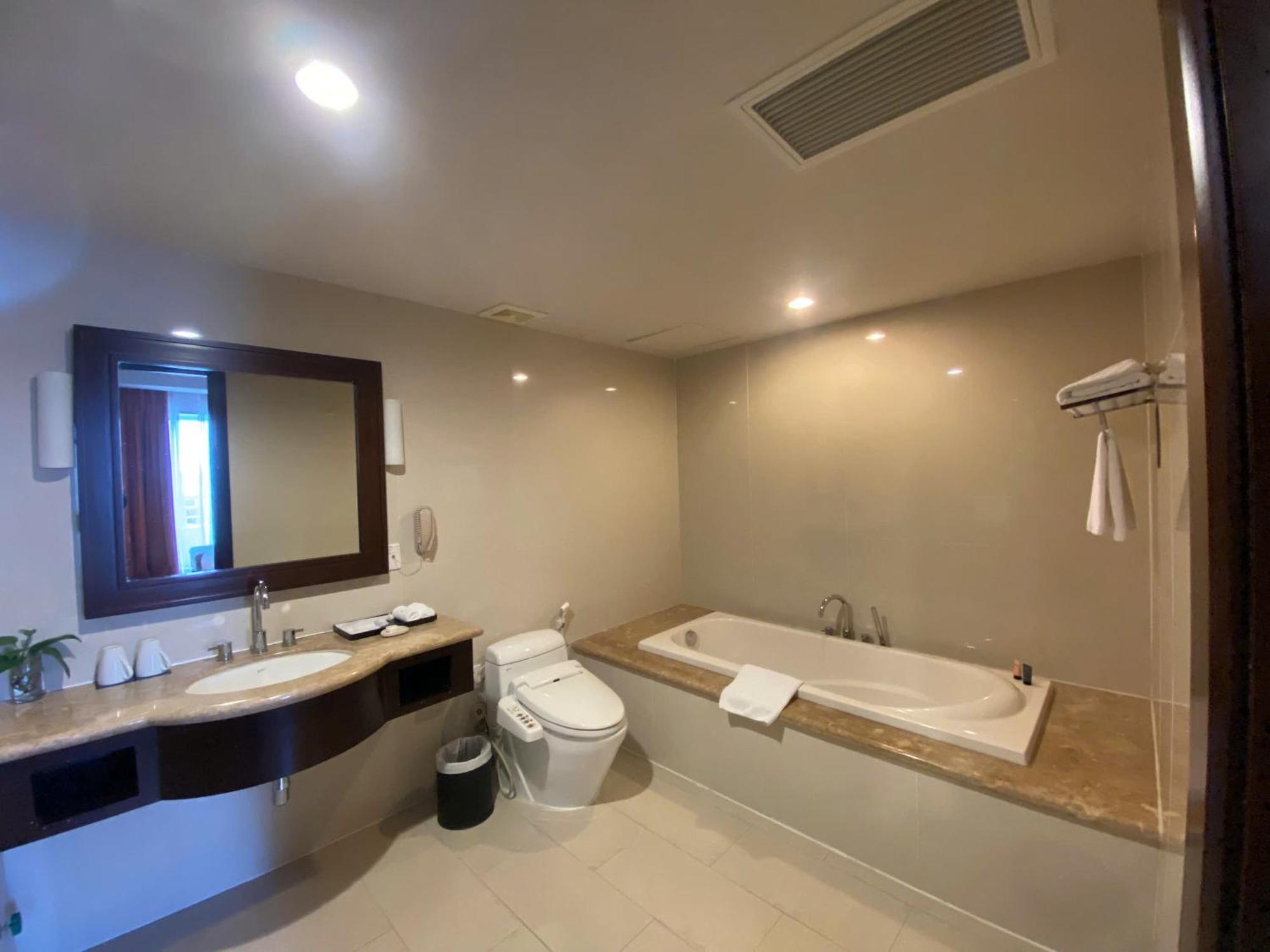 Muong Thanh Holiday Hue Hotel Rum bild