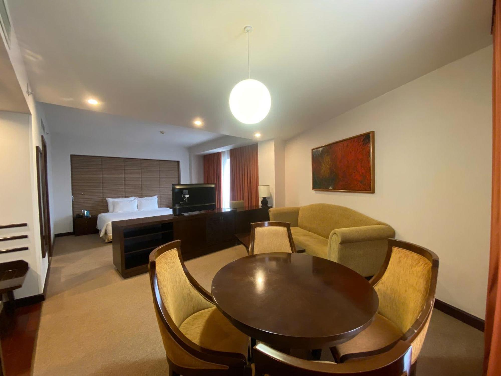 Muong Thanh Holiday Hue Hotel Rum bild